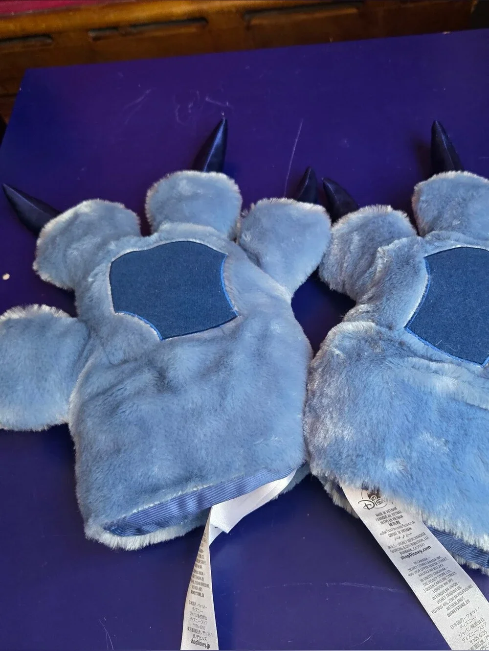 Disney Parks Exclusive- Stitch Paws